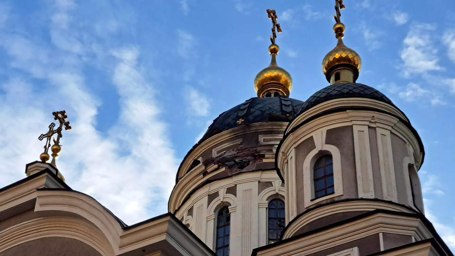 Купол храма, поврежденный в результате обстрела Донецка со стороны ВСУ Купол храма, поврежденный в результате обстрела Донецка со стороны ВСУ - РИА Новости, 1920, 13.05.2025