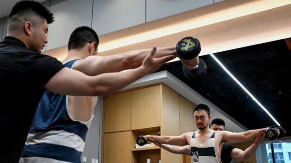 Тренировка в спортзале в Пекине, Китай 