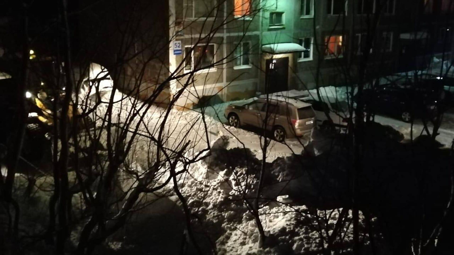Двор в городе Вилючинске, где водитель снегоуборочной техники засыпал снегом мальчика - РИА Новости, 1920, 18.12.2022