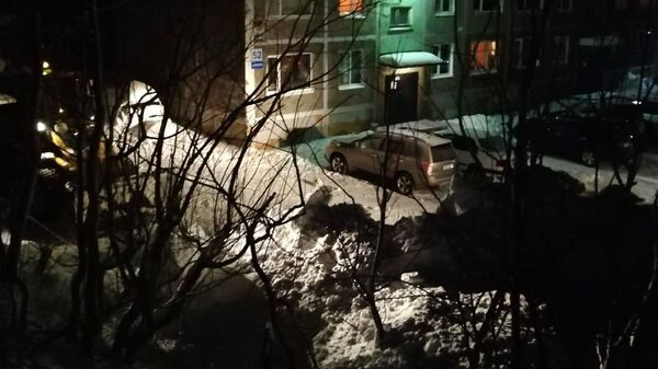 Двор в городе Вилючинске, где водитель снегоуборочной техники засыпал снегом мальчика