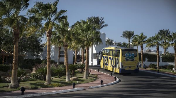 Автобус российского туроператора Tez Tour в Египте