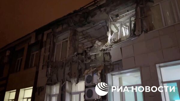Последствия обстрела больницы в  Донецке. Кадр видео