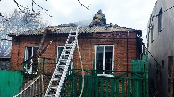 Тушение пожара в частном доме на улице Рылеева в Ростове-на-Дону