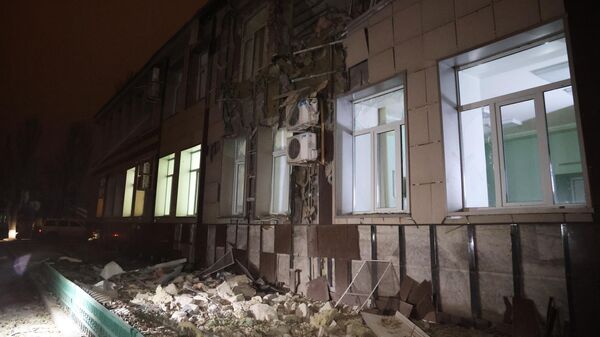 Последствия обстрела больницы в Калининском районе Донецка