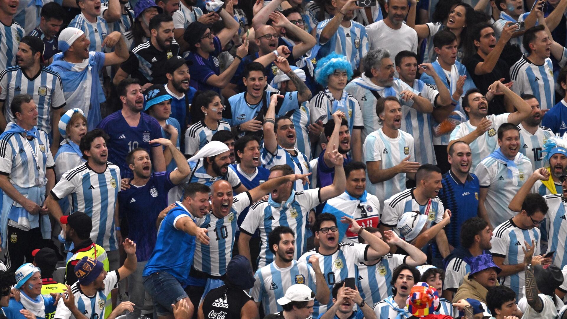Большой 2026. Аргентина терма жамоаси. Буэнос Айрес победа на ЧМ-2022. Болельщики сборной Аргентины. Фанаты Аргентины.