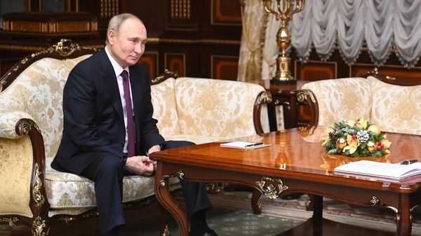 Президент РФ Владимир Путин во время встречи с президентом Белоруссии Александром Лукашенко в Минске