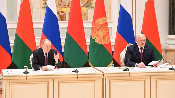Президент РФ Владимир Путин и президент Белоруссии Александр Лукашенко во время совместного заявления по итогам российско-белорусских переговоров