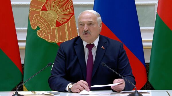 Лукашенко: С-400 и комплекс Искандер, переданные Россией, поставлены на боевое дежурство