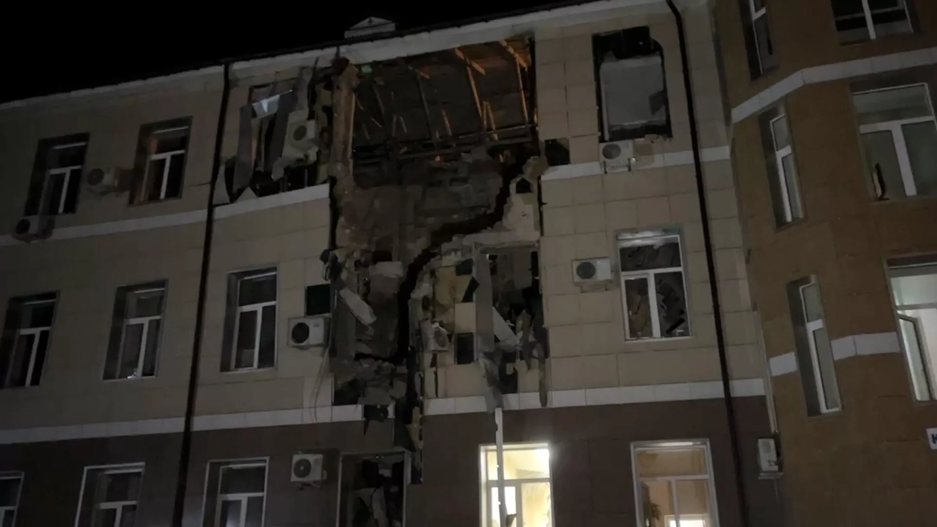 Πυροβολικό των Ενόπλων Δυνάμεων της Ουκρανίας στο κέντρο του Ντόνετσκ: ένα νοσοκομείο, ένα νηπιαγωγείο, σπίτια και καταστήματα υπέστησαν ζημιές