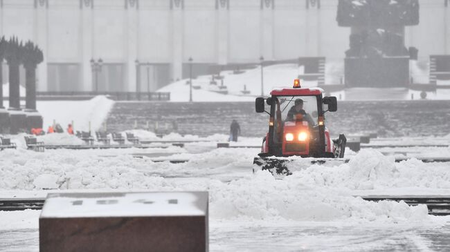 Уборка снега в Москве