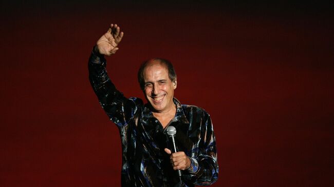 Итальянский певец и актер Адриано Челентано