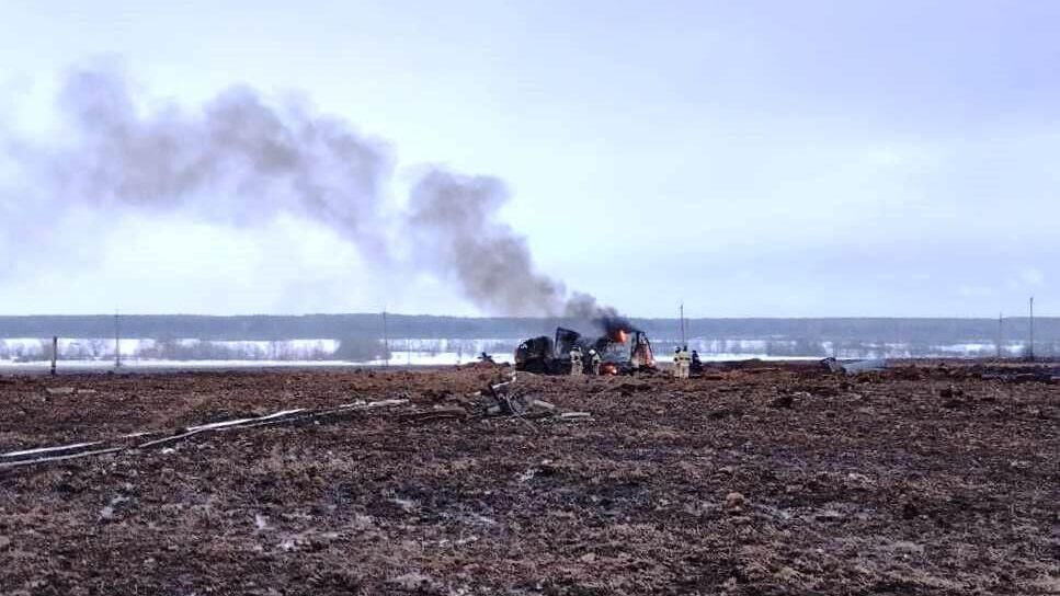 Тушение пожара на месте утечки на подземном газопроводе в Чувашии - РИА Новости, 1920, 20.12.2022