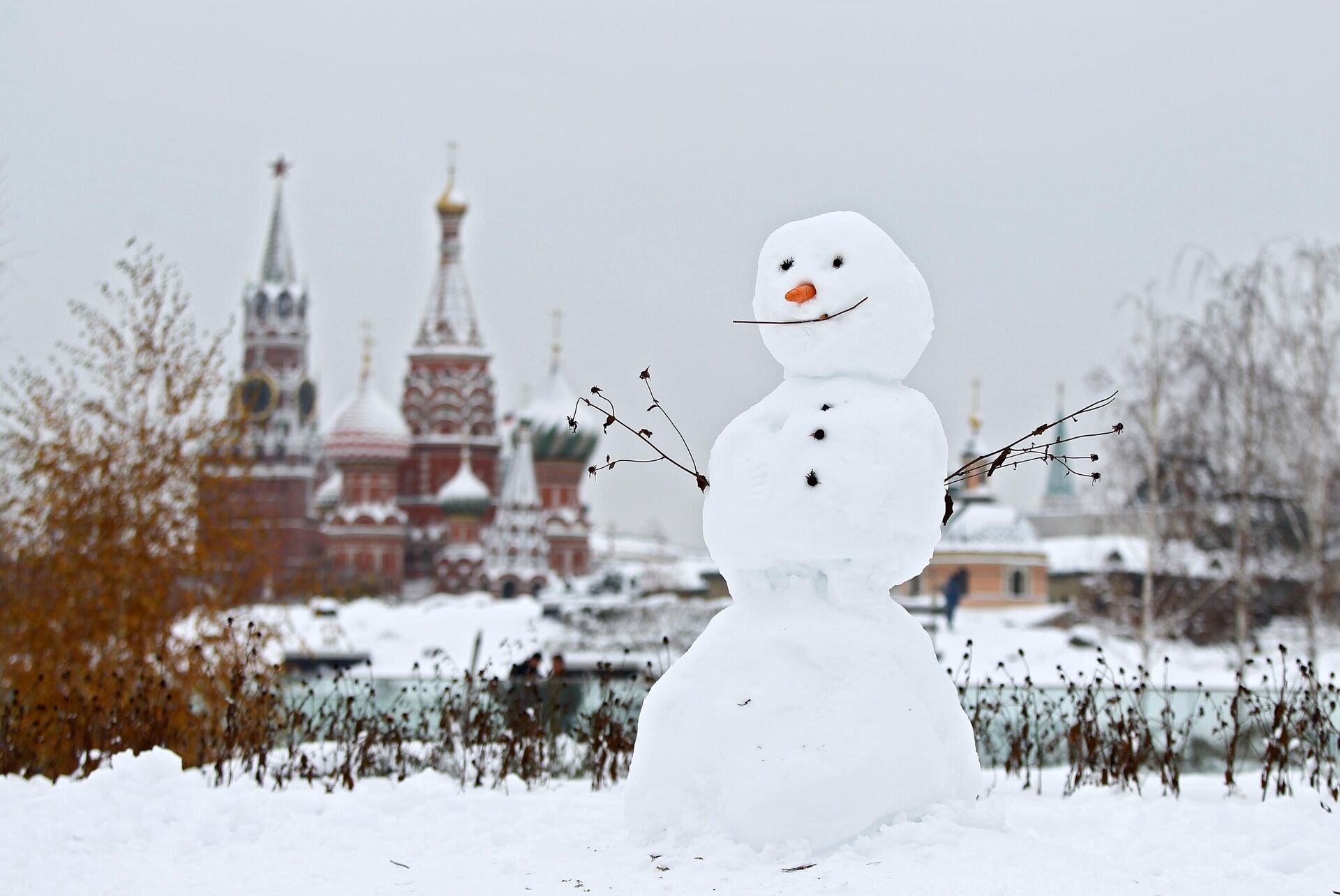 Снеговик в парке Зарядье  - РИА Новости, 1920, 20.12.2022