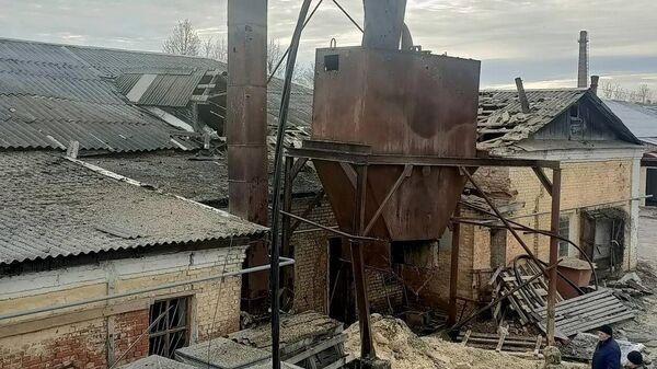 Хозяйственное строение, частично разрушенное в результате обстрела ВСУ города Шебекино Белгородской области