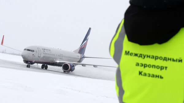 Самолет авиакомпании Аэрофлот на летном поле в международном аэропорту Казани