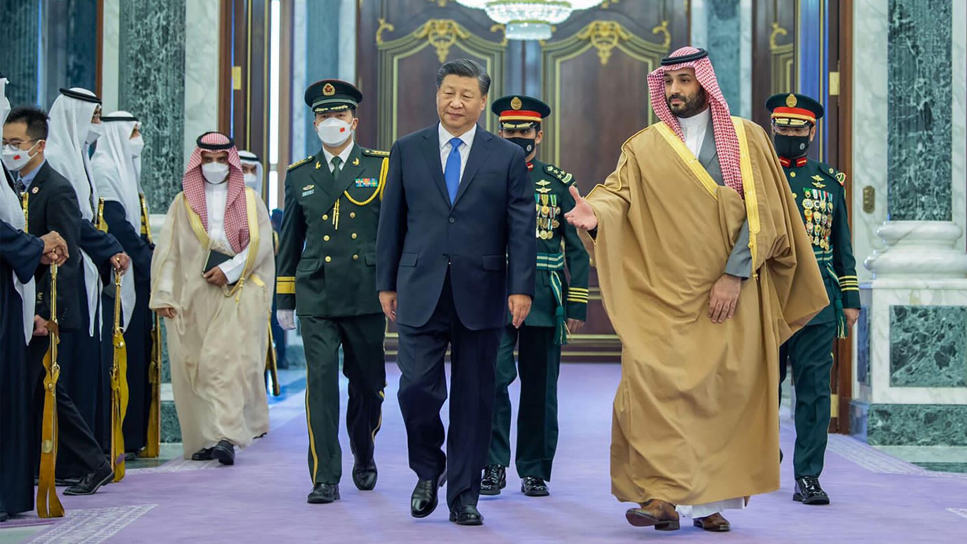 Председатель КНР Си Цзиньпин и наследный принц Саудовской Аравии Мухаммад бин Салман во время встречи в Эр-Рияде - РИА Новости, 1920, 20.02.2023