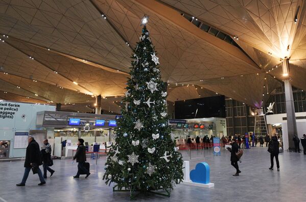 Новогодняя елка в аэропорту Пулково