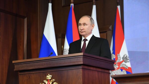 Президент РФ Владимир Путин выступает на расширенном заседании коллегии министерства обороны РФ