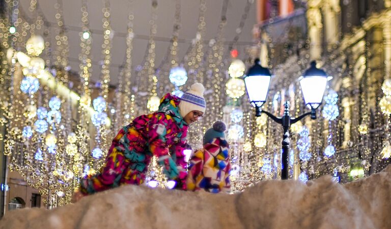 Дети на Никольский улице в Москве