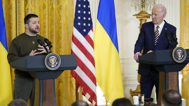 Президент Украины Владимир Зеленский и президент США Джо Байден во время пресс-конференции в Восточном зале Белого дома в Вашингтоне