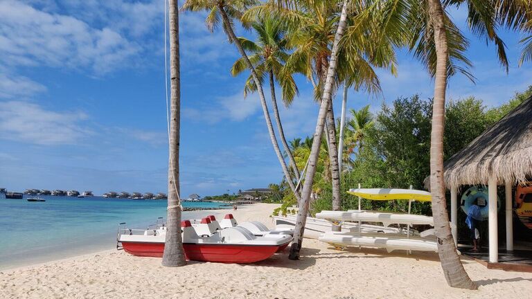 Пляж в отеле JW Marriott Maldives Resort & Spa Пляж в отеле JW Marriott Maldives Resort & Spa