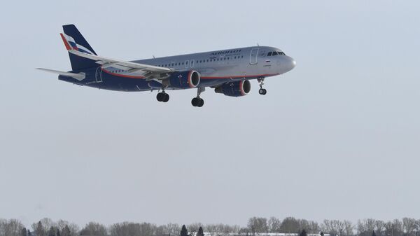 Самолет Airbus A320 авиакомпании Аэрофлот в Международном аэропорту Новосибирск (Толмачево) имени А. И. Покрышкина