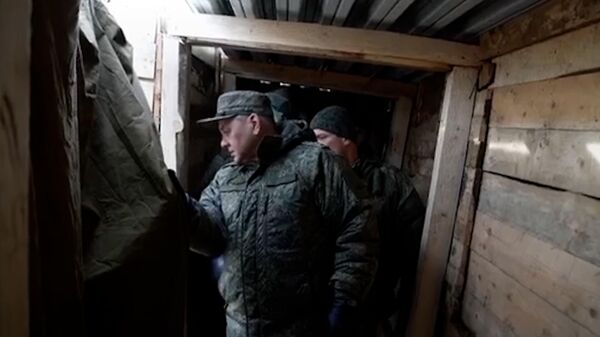 Шойгу проверил состояние казарм и медпункта солдат ВС РФ в зоне СВО