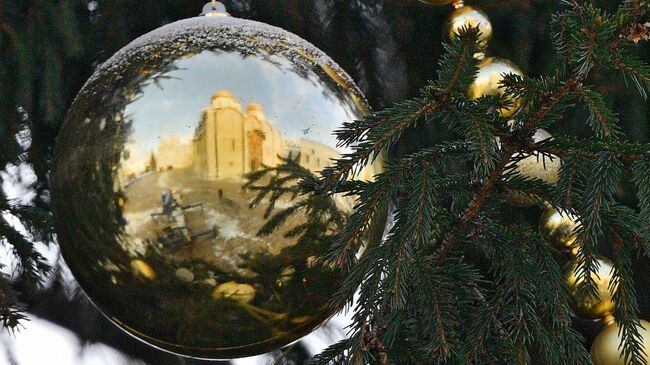 Главная новогодняя елка страны на Соборной площади Кремля в Москве. Архивное фото