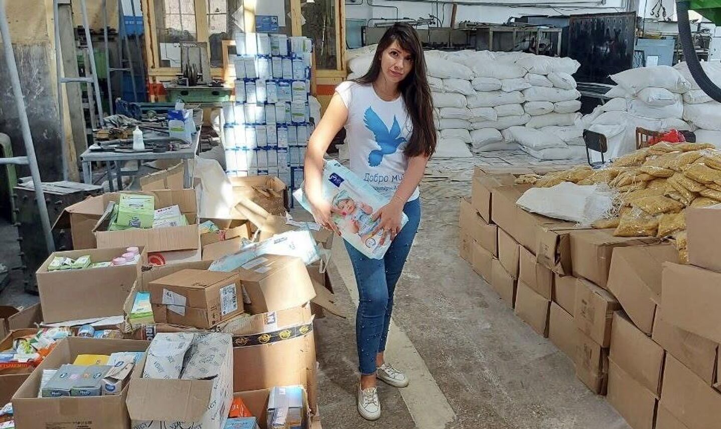 Валерия на складе сбора помощи нуждающимся Валерия на складе сбора помощи нуждающимся