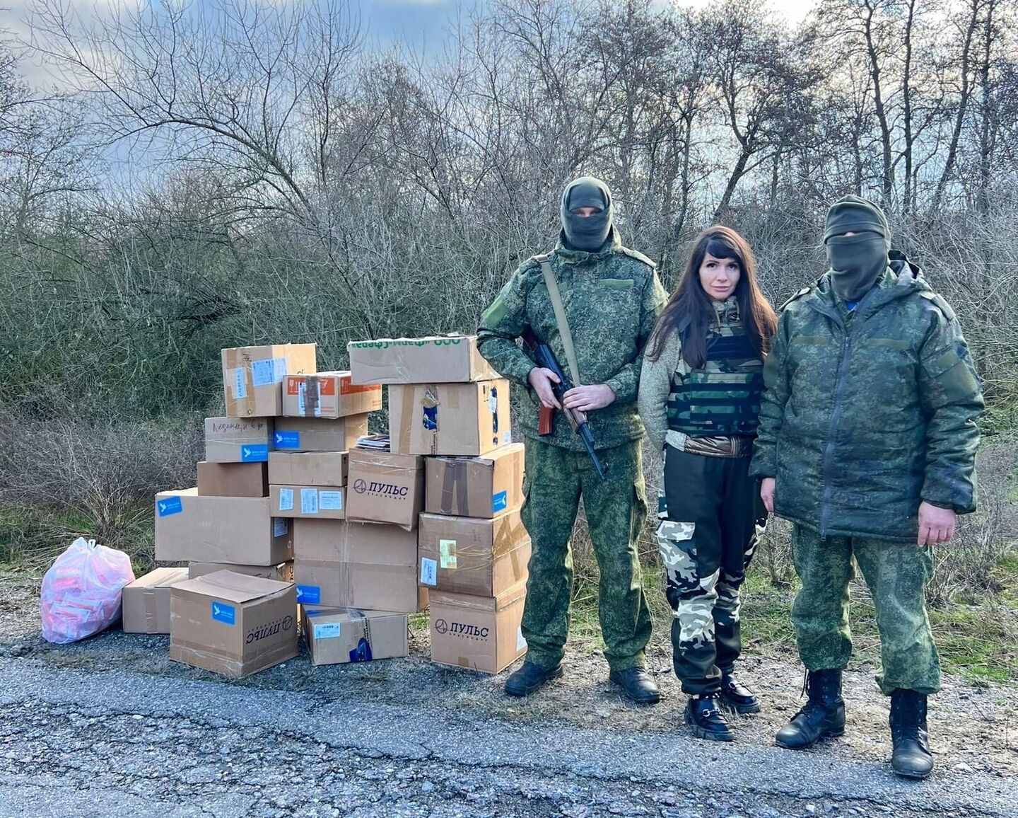 Волонтеры передали медикаменты для бойцов Волонтеры передали медикаменты для бойцов