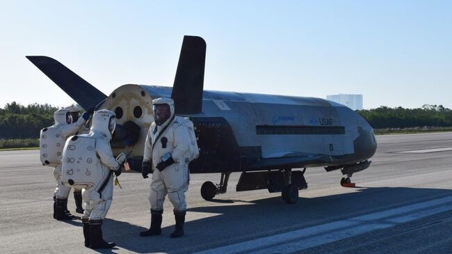 Экспериментальный орбитальный самолет Boeing X-37В (07.05.2017)