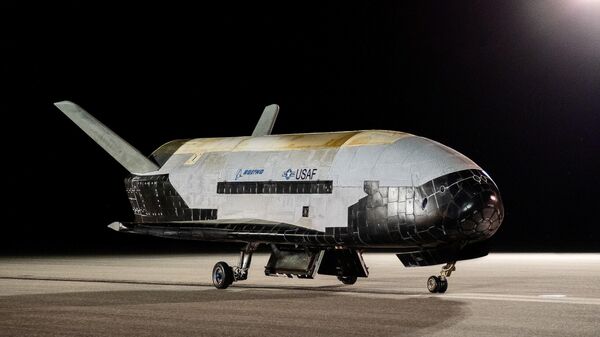 Экспериментальный орбитальный самолет Boeing X-37В. Архивное фото