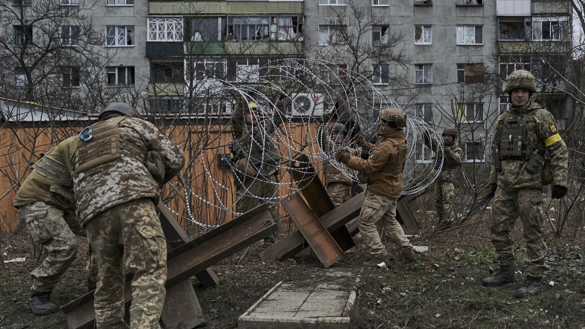 Украинские военные готовят баррикады в Артемовске (Бахмуте) - РИА Новости, 1920, 24.12.2022
