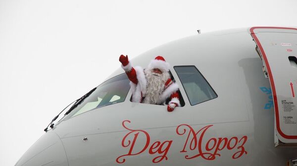 Дед Мороз и Снегурочка прибыли из Москвы в Нижний Новгород на опытном образце авиалайнера МС-21