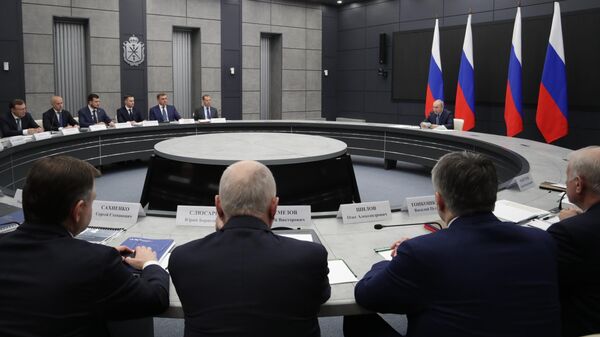 Президент РФ Владимир Путин проводит совещание с руководителями организации оборонно-промышленного комплекса в Туле