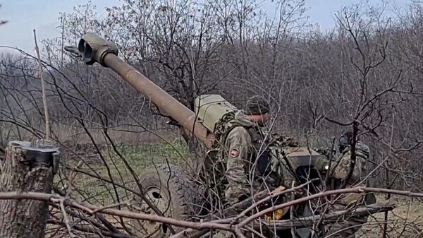 Бойцы 2-го Армейского корпуса ЛНР подавляют артиллерией огневые точки противника