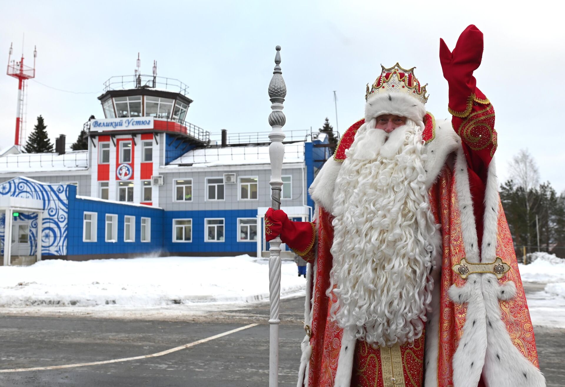 Дед Мороз на открытии аэропорта в Великом Устюге после реконструкции, где состоялся первый регулярный авиарейс - РИА Новости, 1920, 26.12.2022