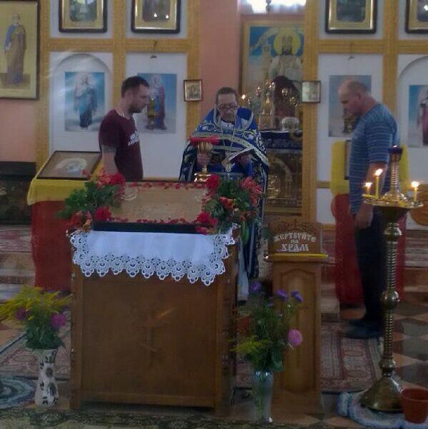 Отец Вадим и прихожане Отец Вадим и прихожане