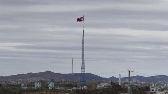 Северокорейский флаг в демилитаризованной зоне 