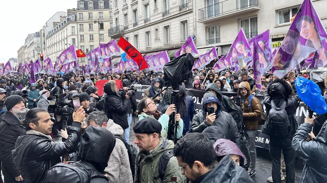 Участники акции протеста курдов в Париже