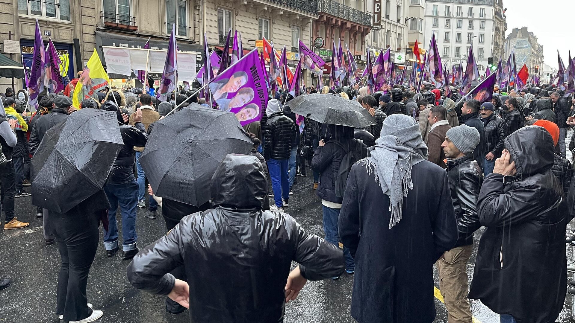 Участники акции протеста курдов в Париже - РИА Новости, 1920, 26.12.2022