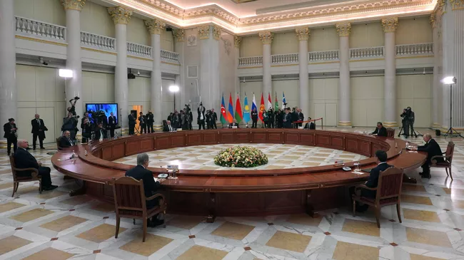 Президент РФ Владимир Путин на традиционной неформальной встрече лидеров государств - участников Содружества Независимых Государств