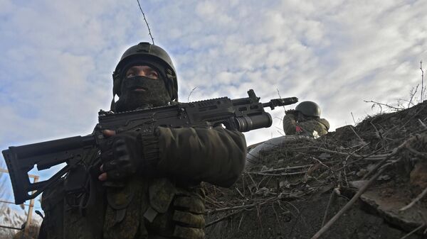 Военнослужащий ВС России на передовой в зоне проведения СВО