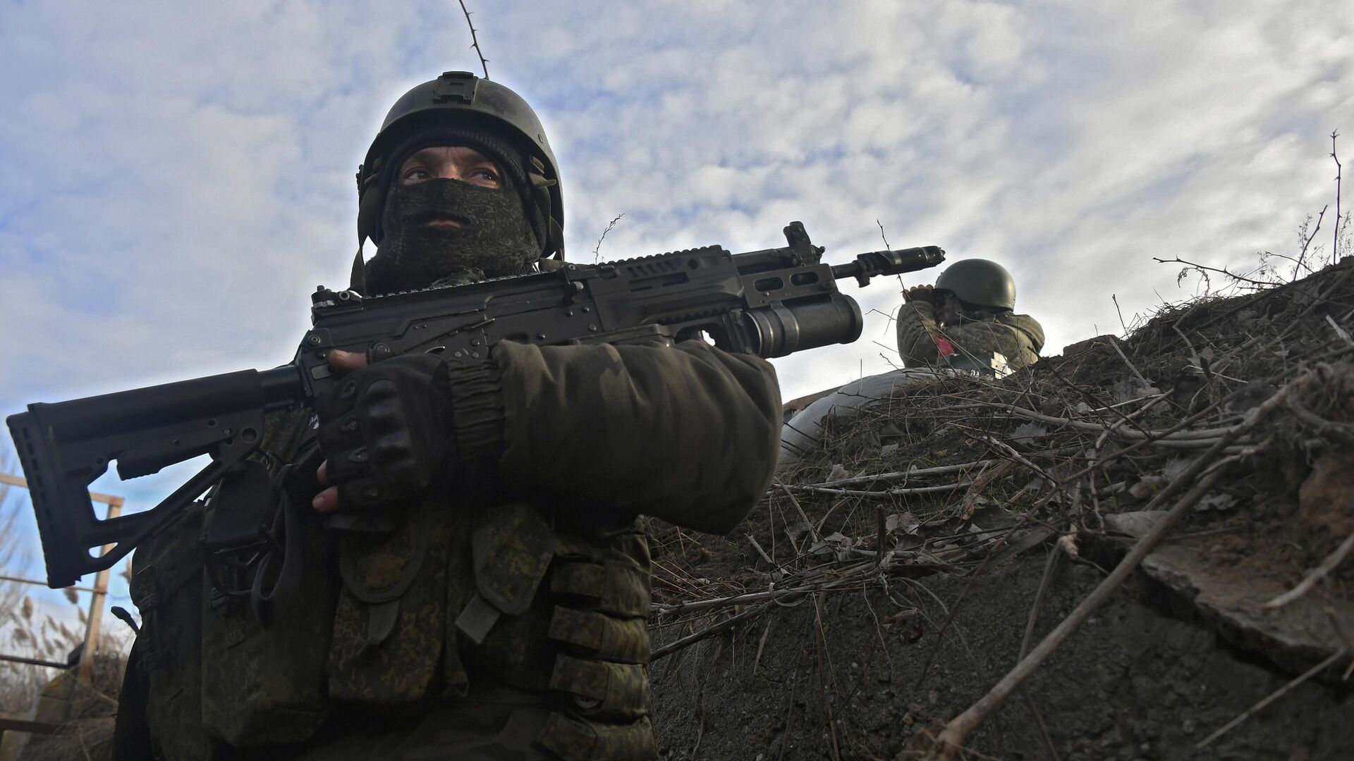 Военнослужащий ВС России на передовой в зоне проведения СВО - РИА Новости, 1920, 01.01.2023