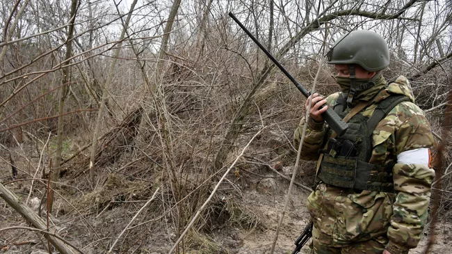 Военнослужащий ВС России на передовой в зоне проведения СВО