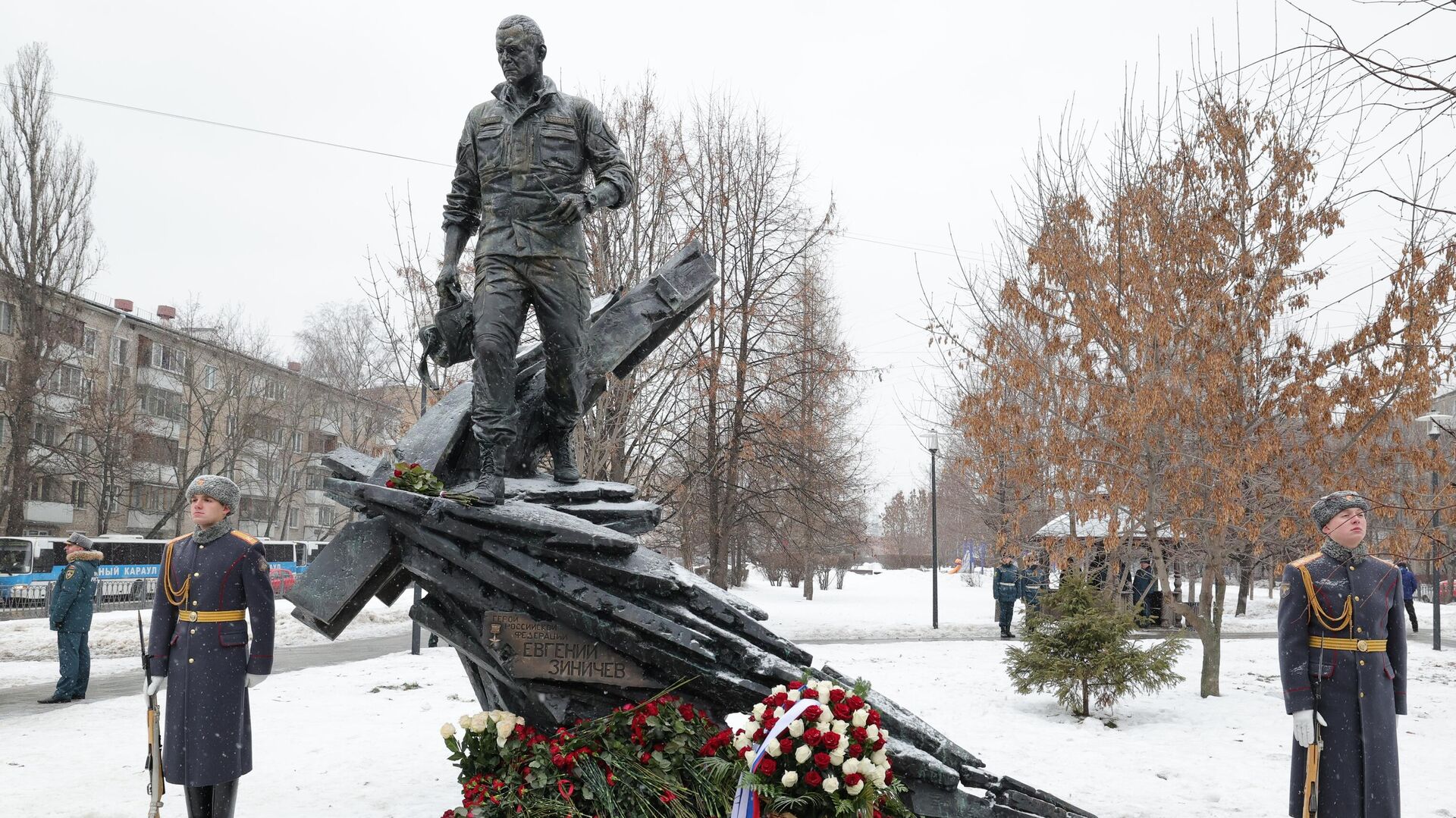 Памятник Герою России Евгению Зиничеву в Москве. 27 декабря 2022 - РИА Новости, 1920, 27.12.2022
