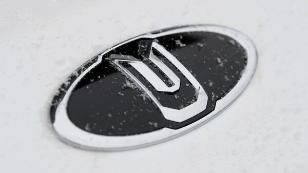 Логотип на автомобиле Москвич