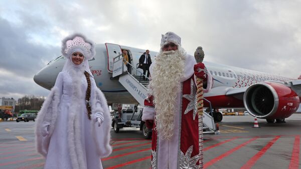Дед Мороз и Снегурочка в аэропорту Храброво в Калининграде