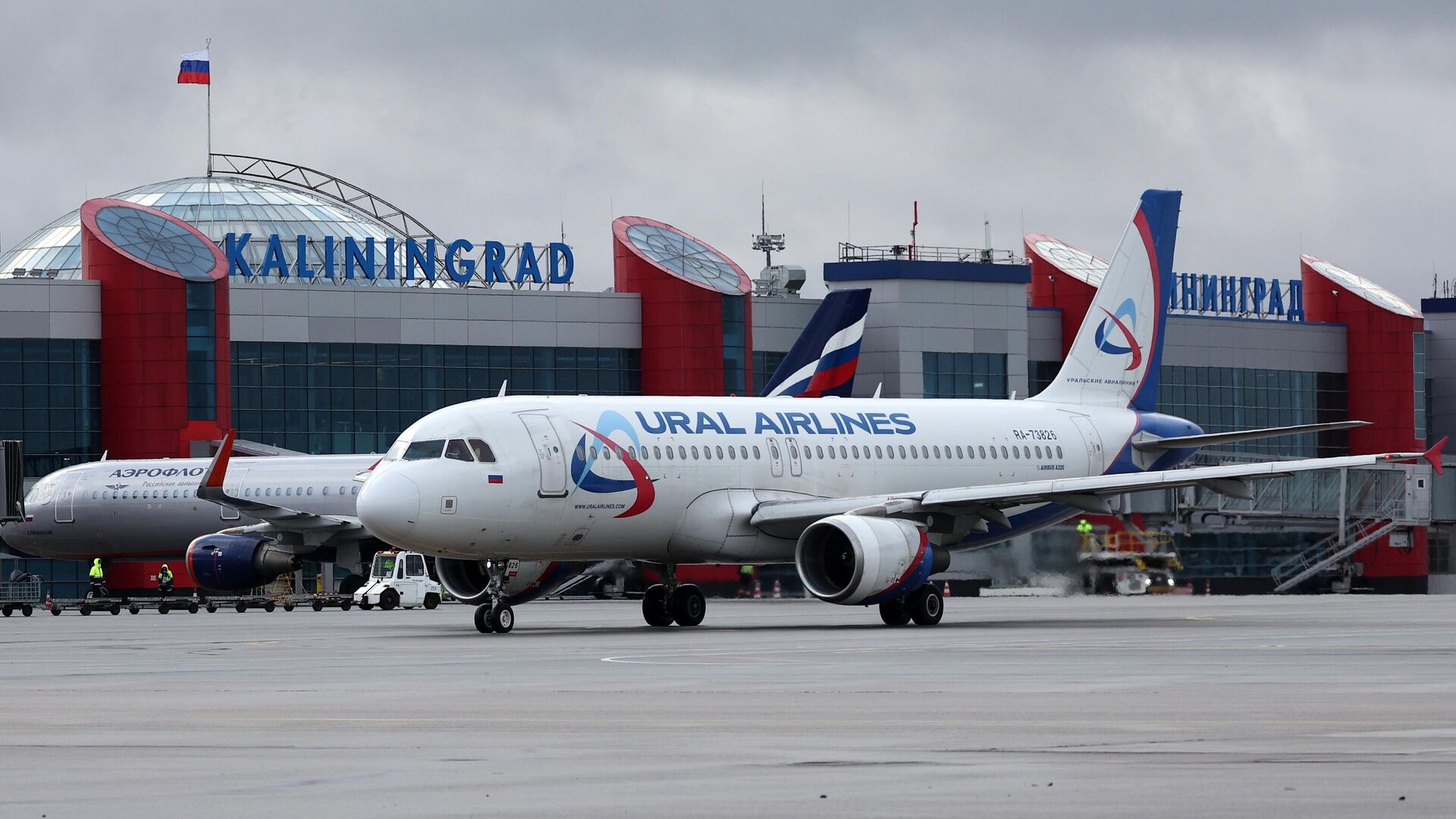 Самолет Airbus A320-214 авиакомпании Ural Airlines в аэропорту Храброво в Калининграде - РИА Новости, 1920, 13.10.2024