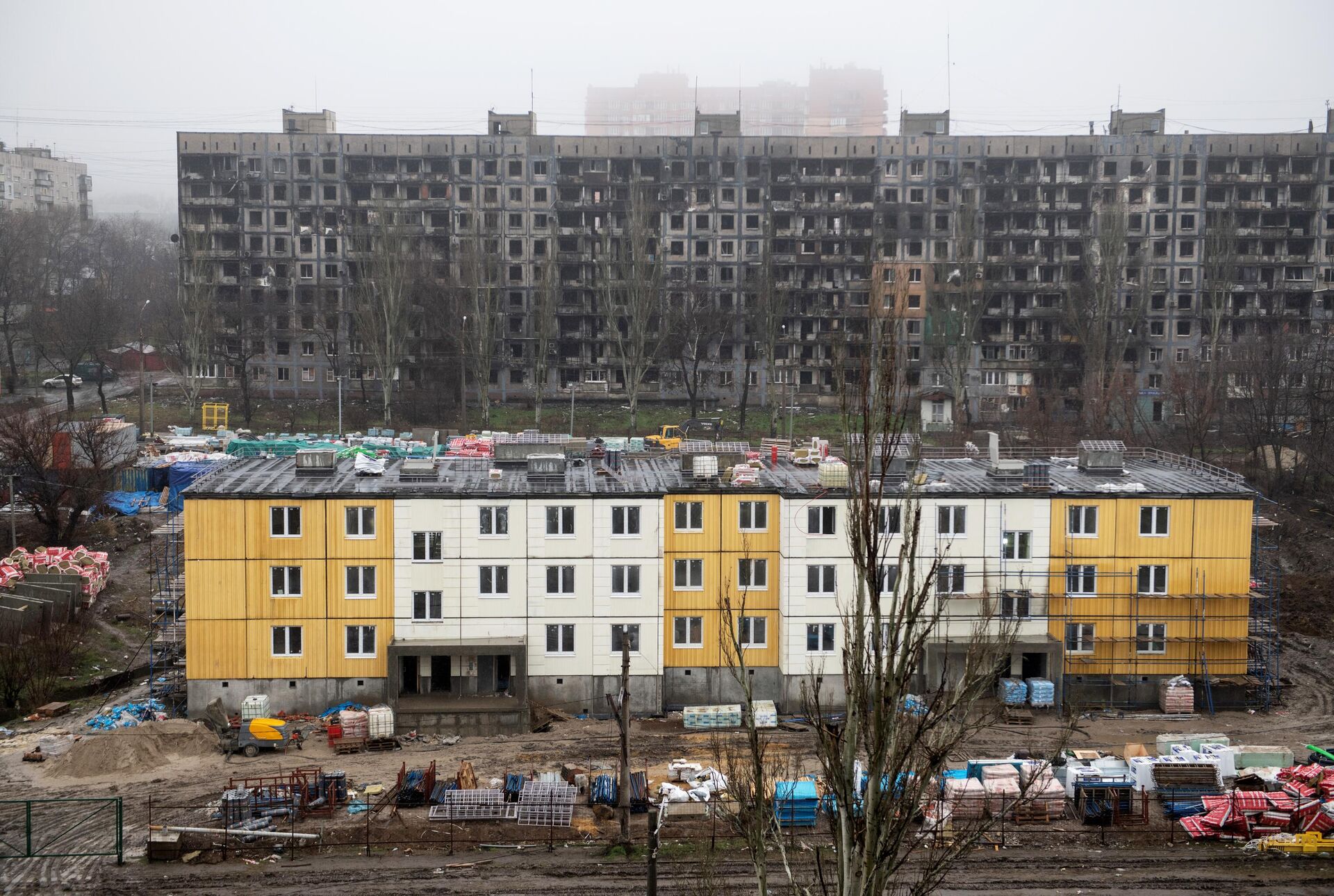 Вид на строящиеся жилые дома в Жовтневом районе Мариуполя - РИА Новости, 1920, 23.01.2023